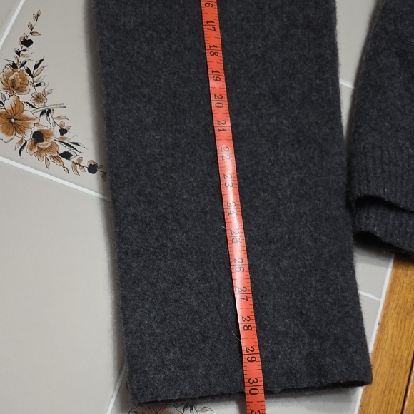 Neiman Marcus Gray Knit Pants & Jacket Set - Picture 5 of 9